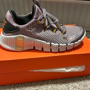 New in box W Nike Free Metcon 4 Purple Smoke Size 6 W
